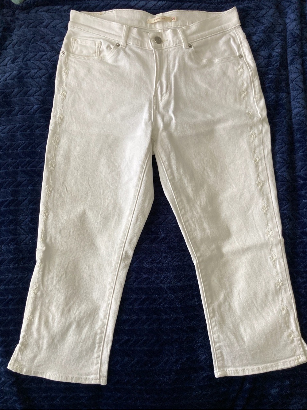 Levi's White Cropped Classic Capri Jeans